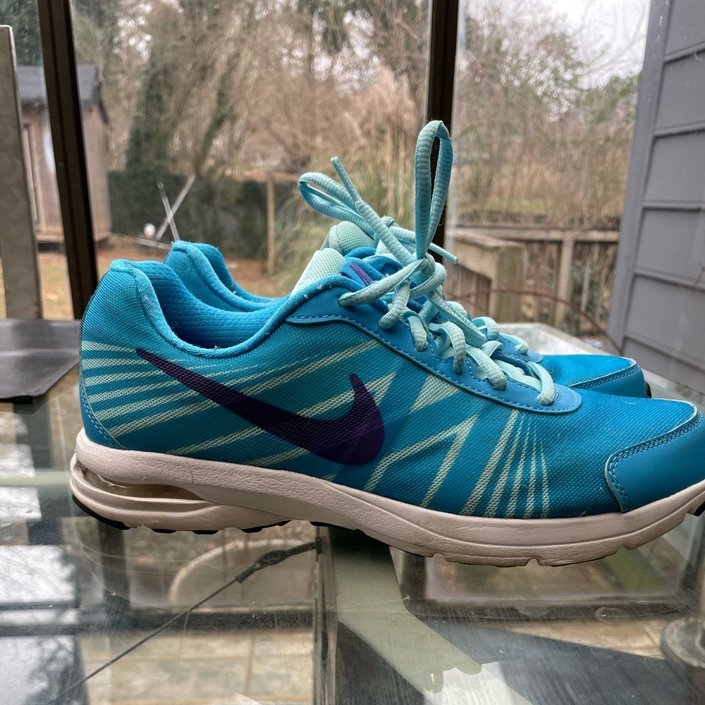 Nike Women's sz 9 Air Futurun 2 Vivid Blue/Glacier Ice/White/Court Purple